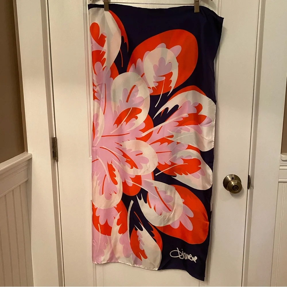 DIANE VON FURSTENBERG SCARF WHITE BLUE FLORAL SILK SQUARE LUXURY ACCESSORY
